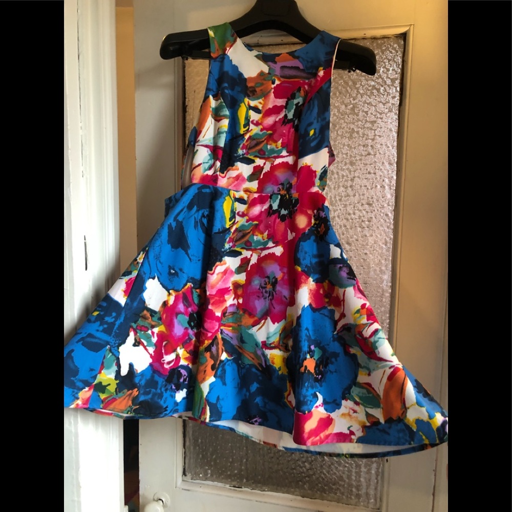 Floral mini dress with side cut outs